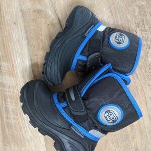 Toddler boots size 9 in EUC